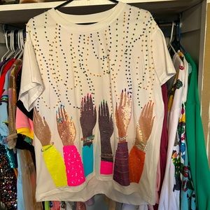 Catching beads Tee. Perfect for Mardi Gras!